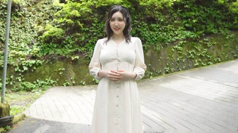 【在山梨县某处】「超过100cm的I罩杯爆乳美人妻」人生首次的真实野外NTR中出拍摄。公开许可边缘的冲击100分钟。※请尽快