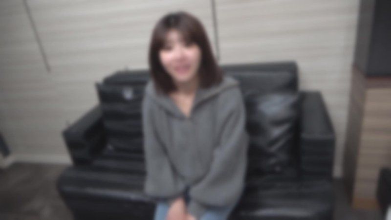 【初次拍摄】男人稀缺的美人OL隐藏的性慾。用坚硬的鸡巴让她忘记害羞，展现美丽的身体，高潮不断。