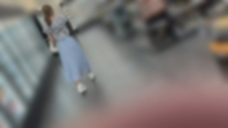 【个摄】美甲师的年轻妻子。在附近的超市发现,强制带走。甩动敏感乳头,骑乘在部下身上进行反省服务。