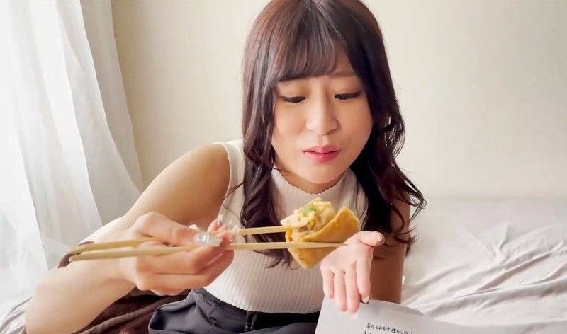 太可爱的国语老师♡ 因为一边摇晃着隐藏的爆乳一边高潮，所以就直接中出了♡