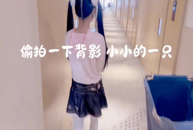 杏吧传媒 极品贫乳情趣内衣少萝粉白虎宝宝