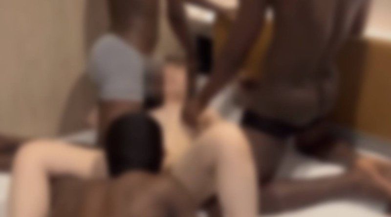 【无码・初次】【70%OFF】在男友面前，3个巨根黑人激烈抽插巨臀・美乳美女，大量精液・无套中出的NTR汗流浃背4P性爱！