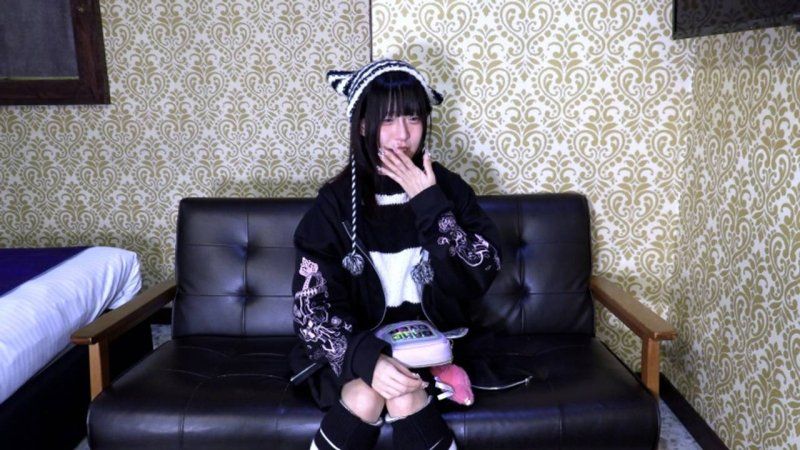 【素人初次拍摄】小潮(20)153cm36kg的纤细Cosplayer的初次拍摄。中出并肛门贯通ATM。长时间的电动按摩责备连续高潮，一边流口水一边颤抖