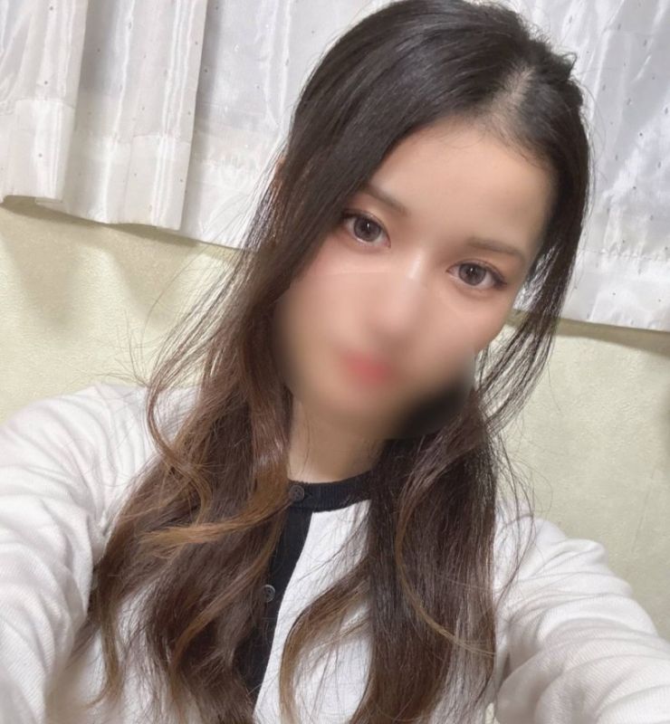 【完全素人】苗条美人内射插入。评论特典必须→使用ビ※/ク用巨根鸡巴多次让她闷绝并大量颜射插入。