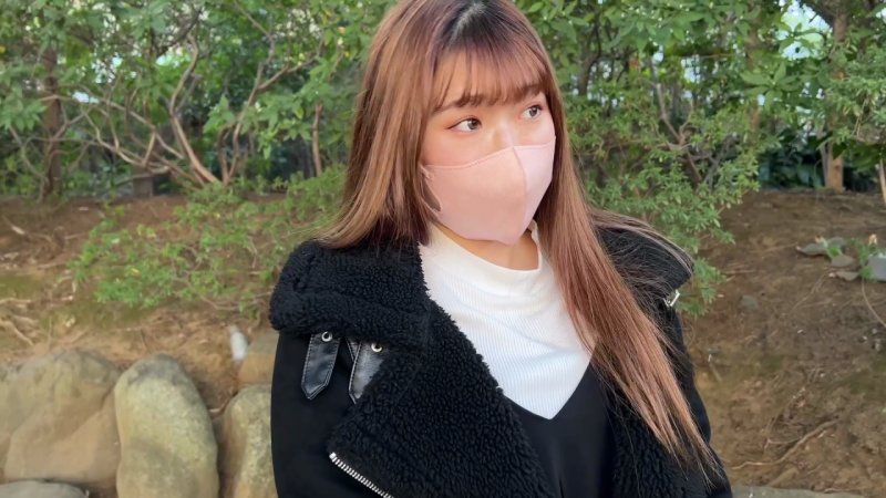 【无修正】全程露脸！店员由里香酱很乖巧且什么都愿意尝试，所以我让她大量中出大叔的精液！！
